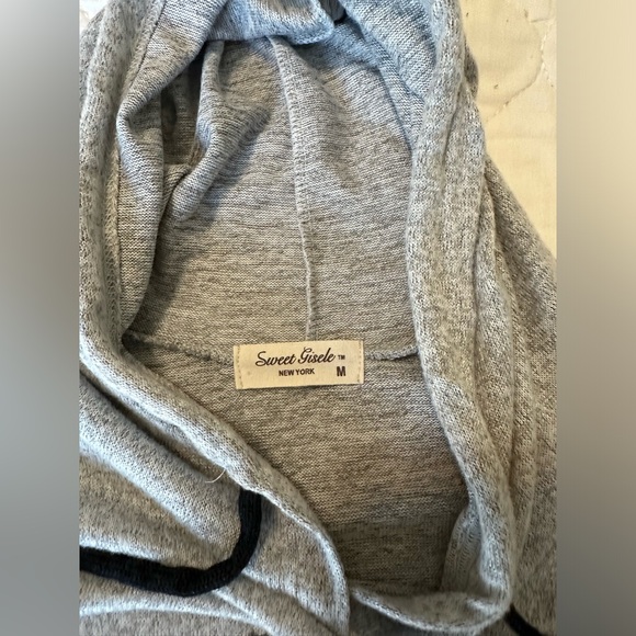 Las Vegas Sweater - Picture 3 of 4